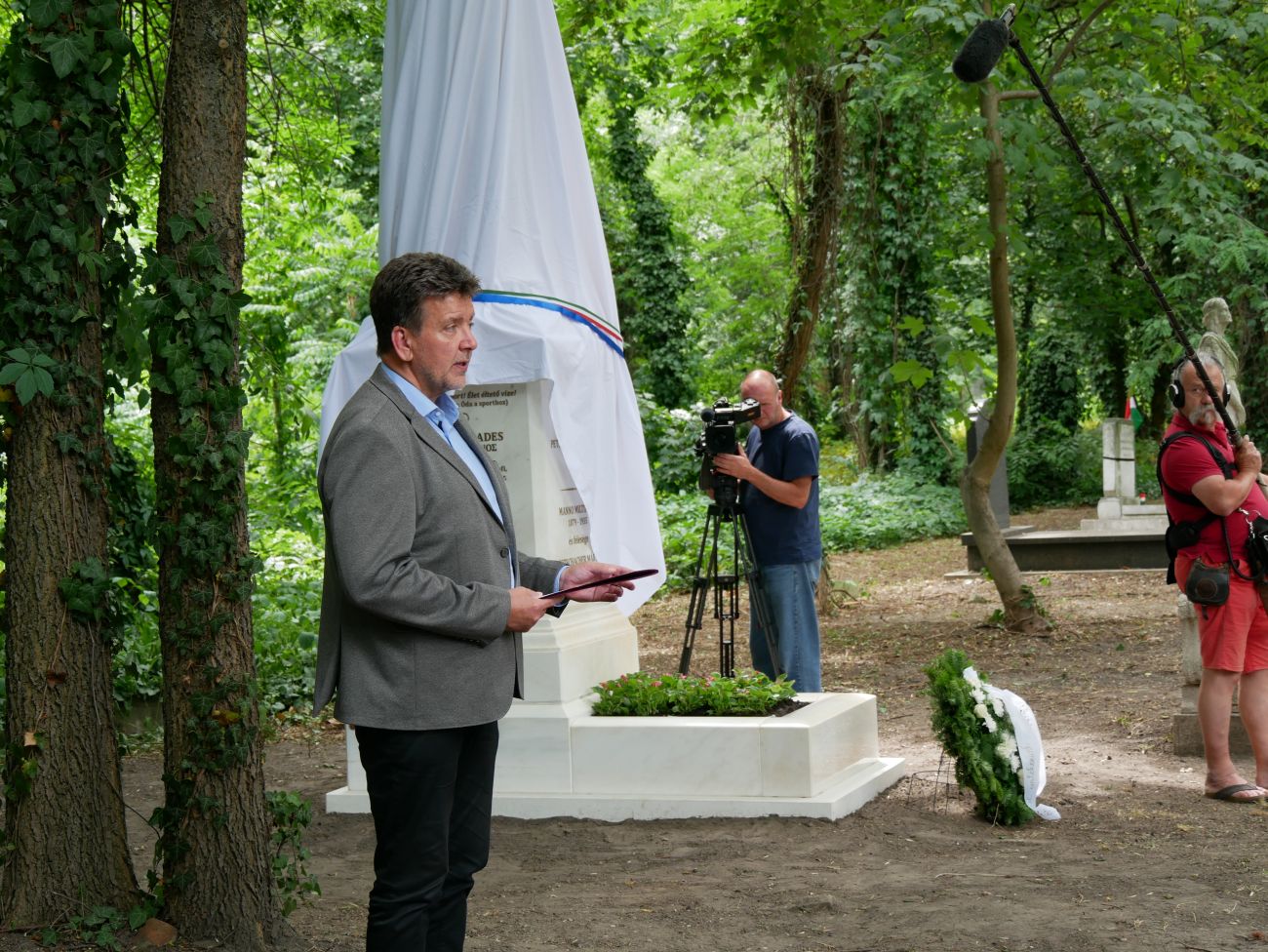 Móczár Gábor beszéde  Manno Miltiades és Jász Géza megújult síremlékének átadásán