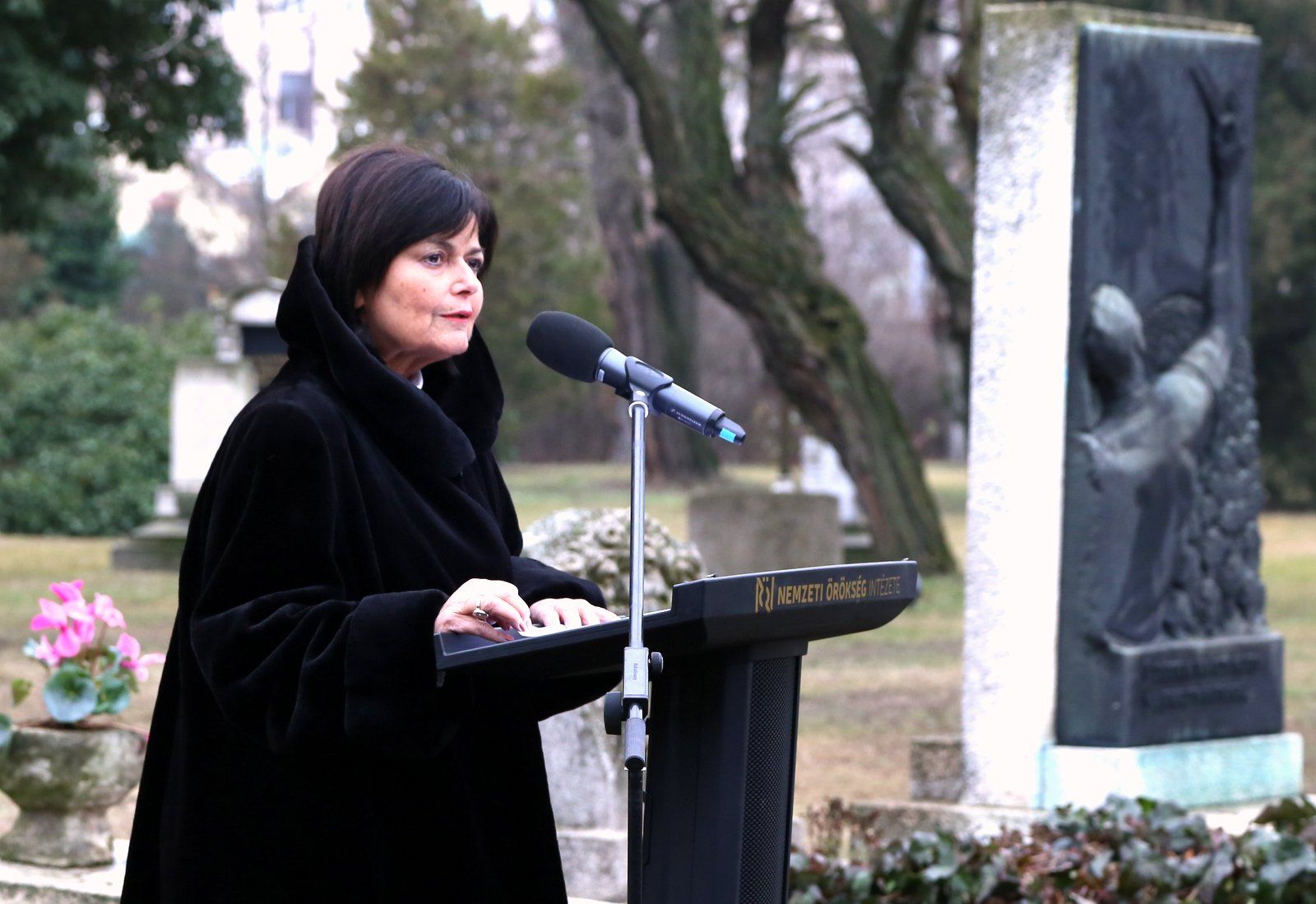 Szerb Antal halálának 75. évfordulójára emlékezett hétfőn a Nemzeti Örökség Intézete