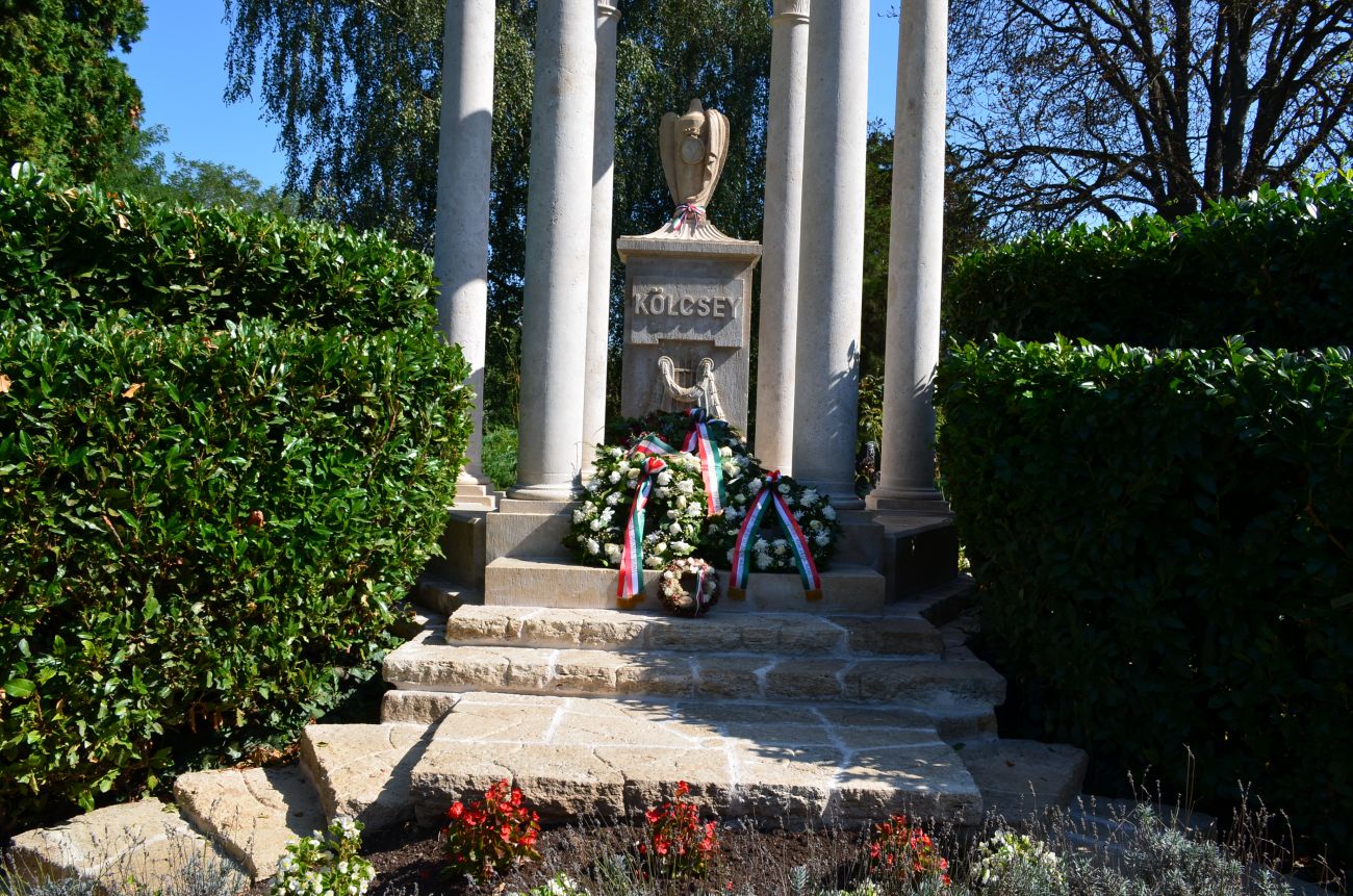 Megújult Kölcsey Ferenc síremléke Szatmárcsekén