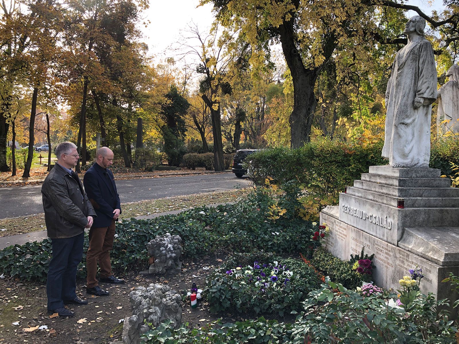 Gyertya gyúlt a Nemzeti sírkert nagyjainak emlékére