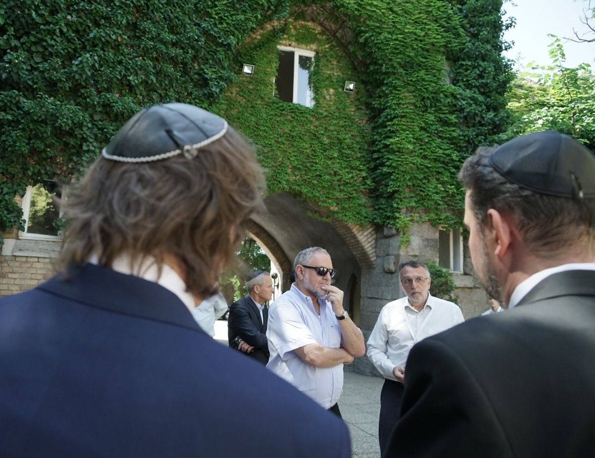 Látogatás a Salgótarjáni utcai zsidó temetőben