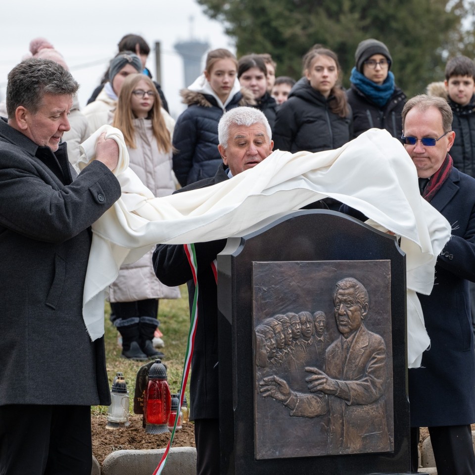 A város díszpolgára méltó síremléket kap