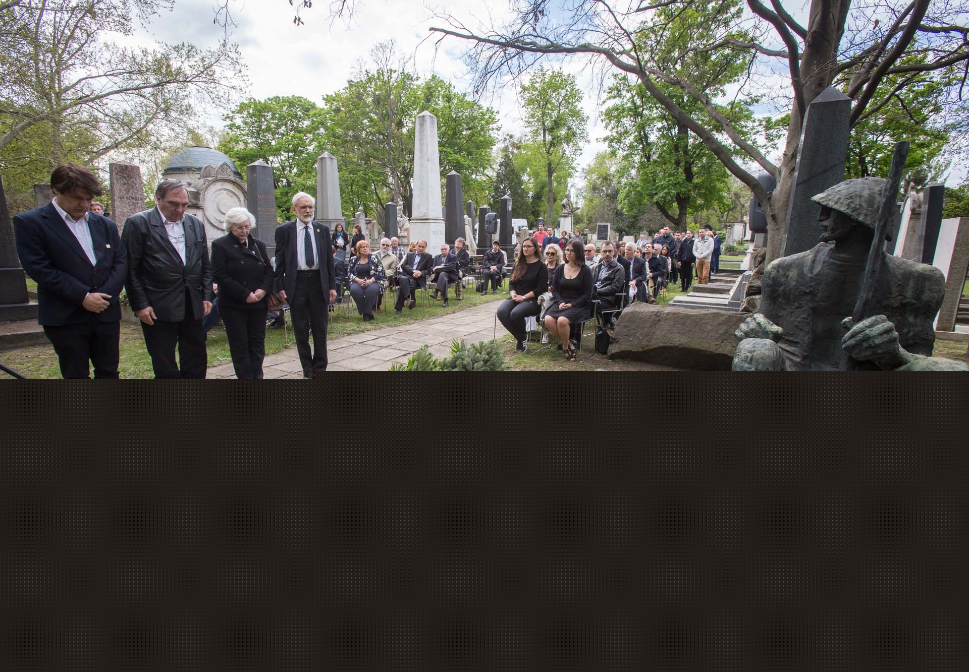 Mednyánszky László festőművészre emlékeztek  a Fiumei úti sírkertben halálának századik évfordulója alkalmából