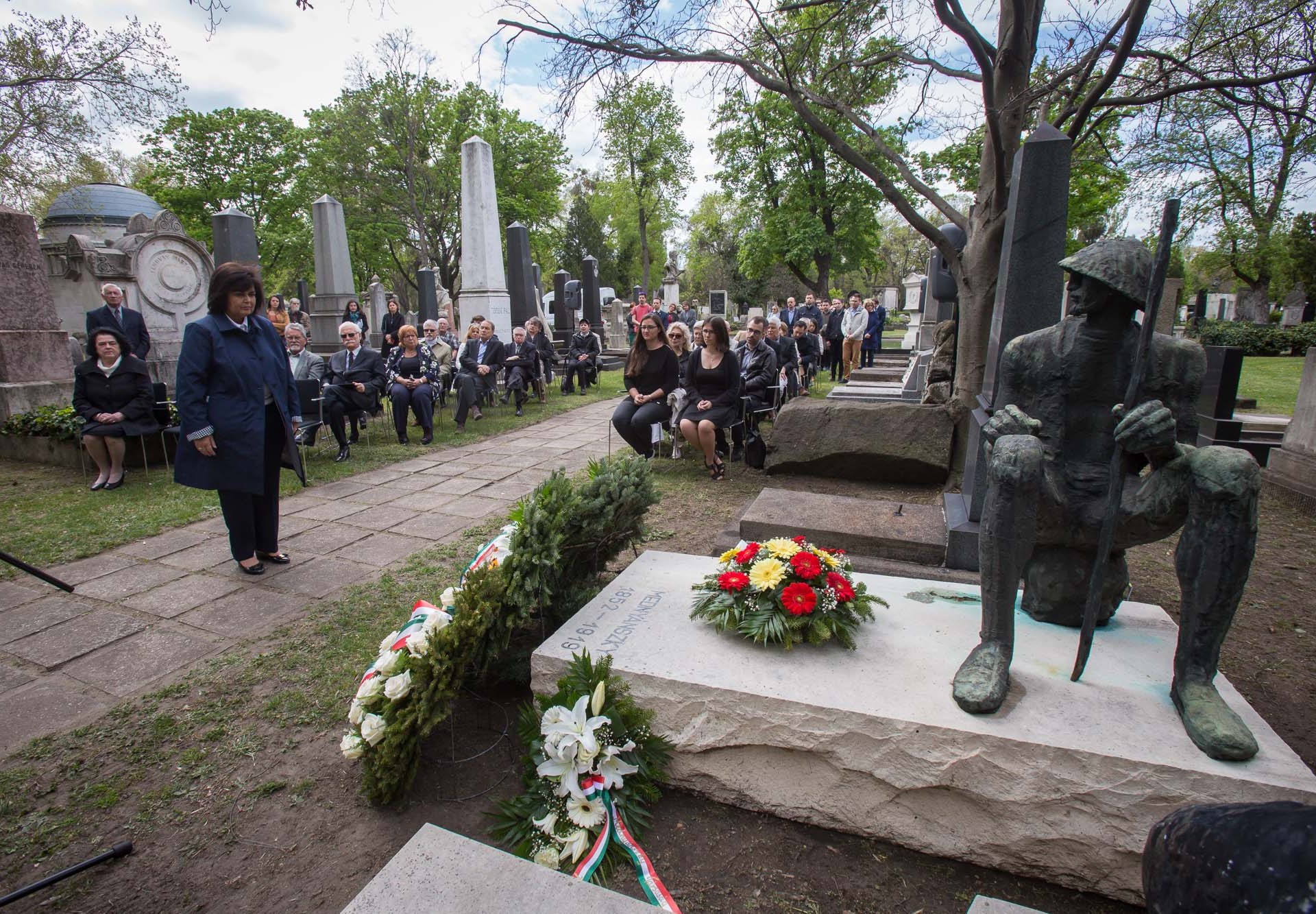 Mednyánszky László festőművészre emlékeztek  a Fiumei úti sírkertben halálának századik évfordulója alkalmából