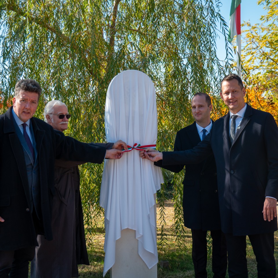 Klebelsberg Kuno kastélya lett az első sztélével megjelölt magyar emlékpont