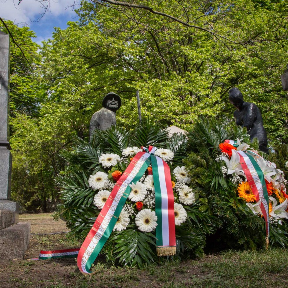 Mednyánszky László festőművészre emlékeztek  a Fiumei úti sírkertben halálának századik évfordulója alkalmából