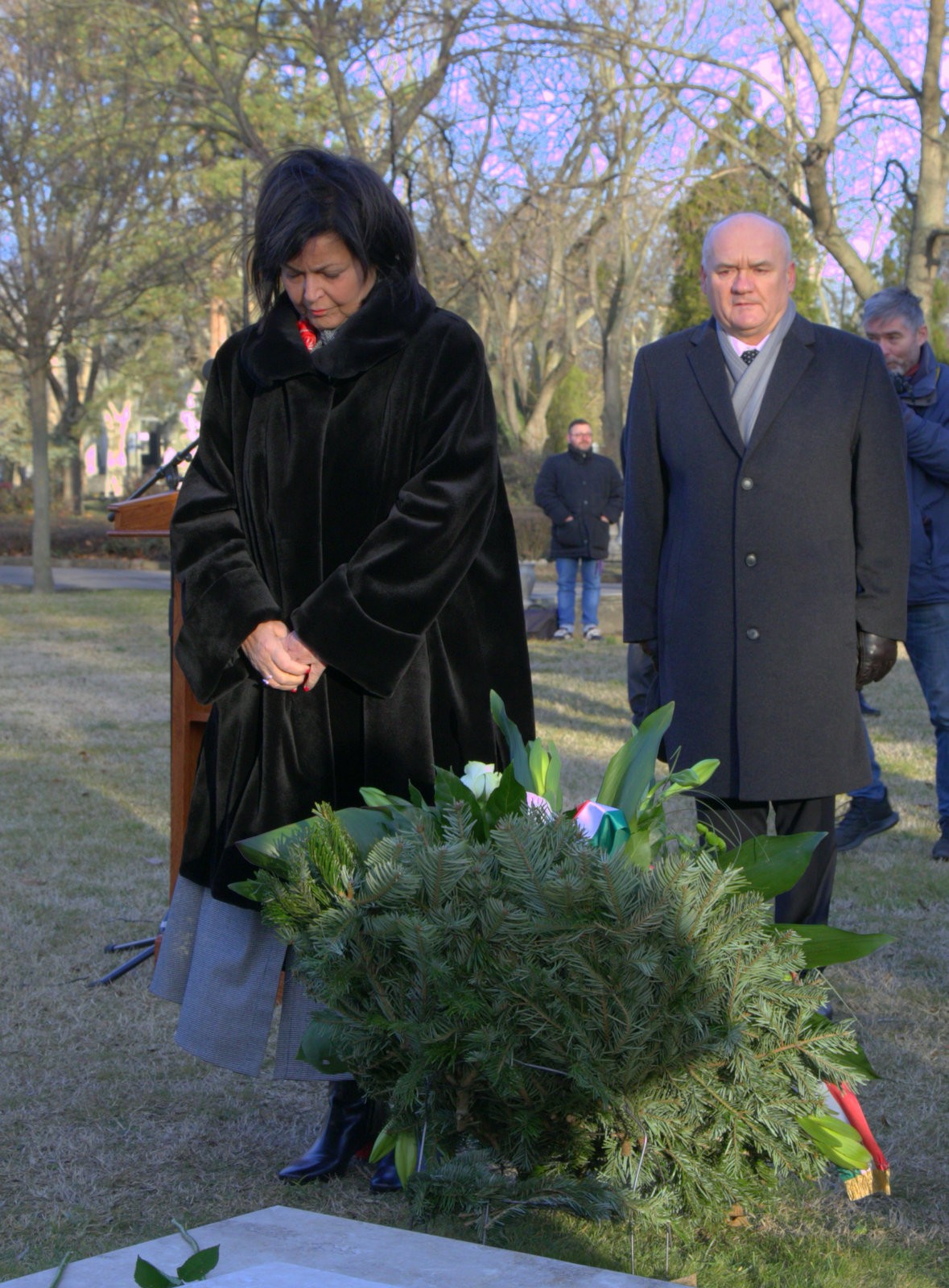 Szabad Györgyre emlékeztek a Fiumei úti sírkertben