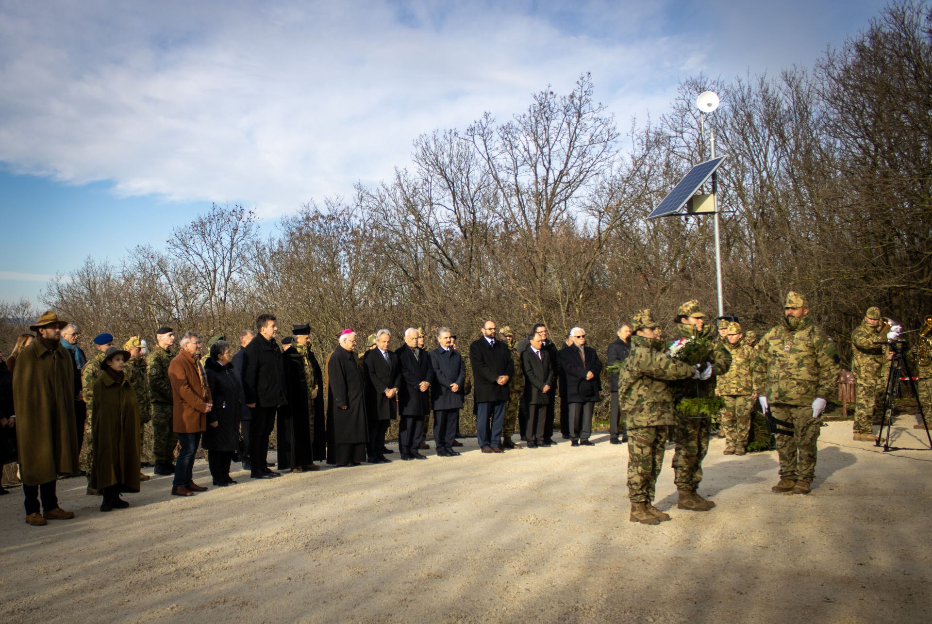 A doni katasztrófa 80. évfordulójára emlékeztek az ismeretlen katona sírjánál Pákozdon