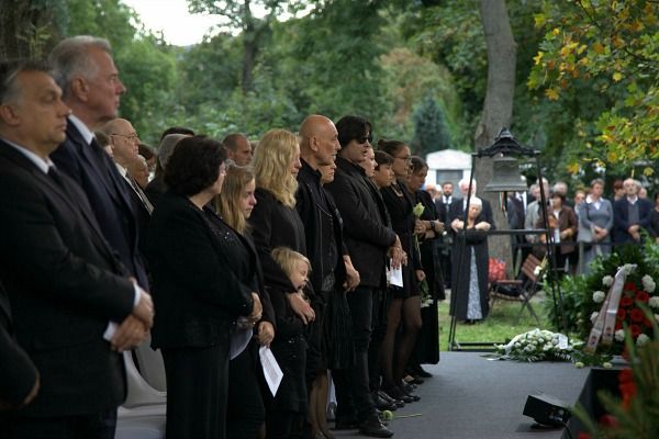 Eltemették Csoóri Sándort, a "nagy magyar őrállót" 