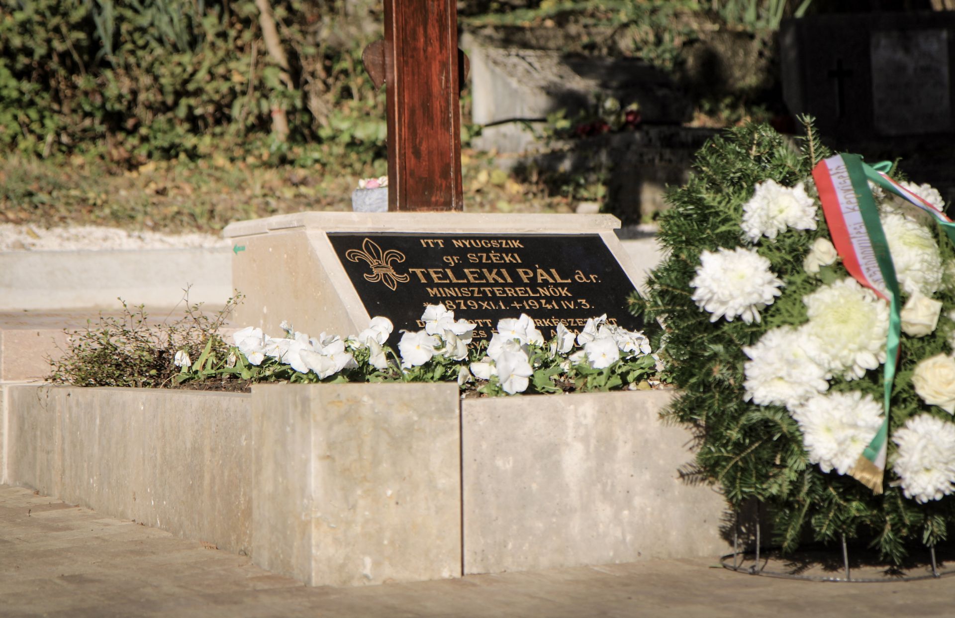 Megújult Teleki Pál síremléke Gödöllőn