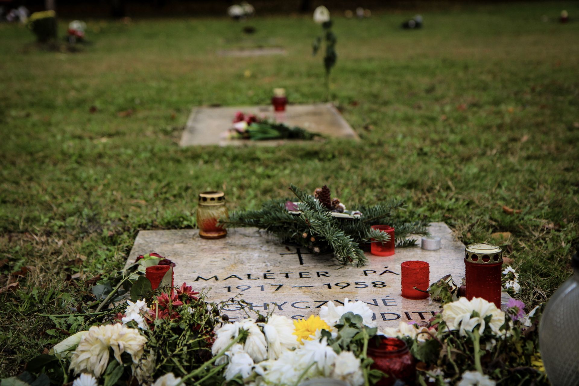 Több mint harminc síremlék újult meg a nemzeti gyásznapra az Új köztemető 300-as percellájában