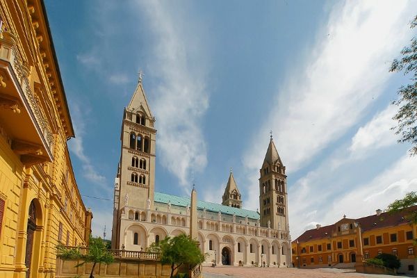 Pécs, székesegyház, püspöki palota és a középkori egyetem
