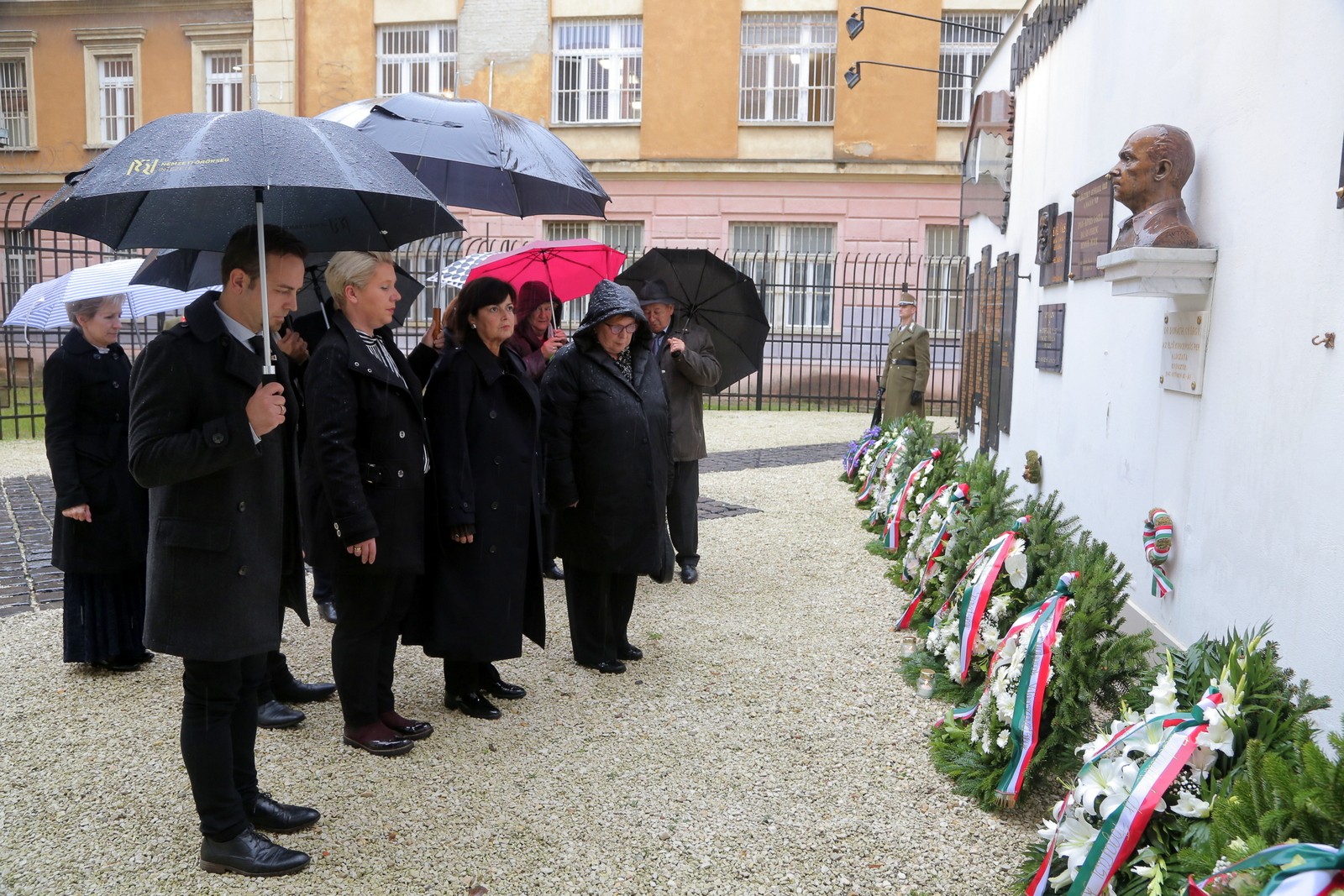 A Nemzeti Örökség Intézete az Új köztemető 301-es parcellájában tartott ünnepi megemlékezést és koszorúzást
