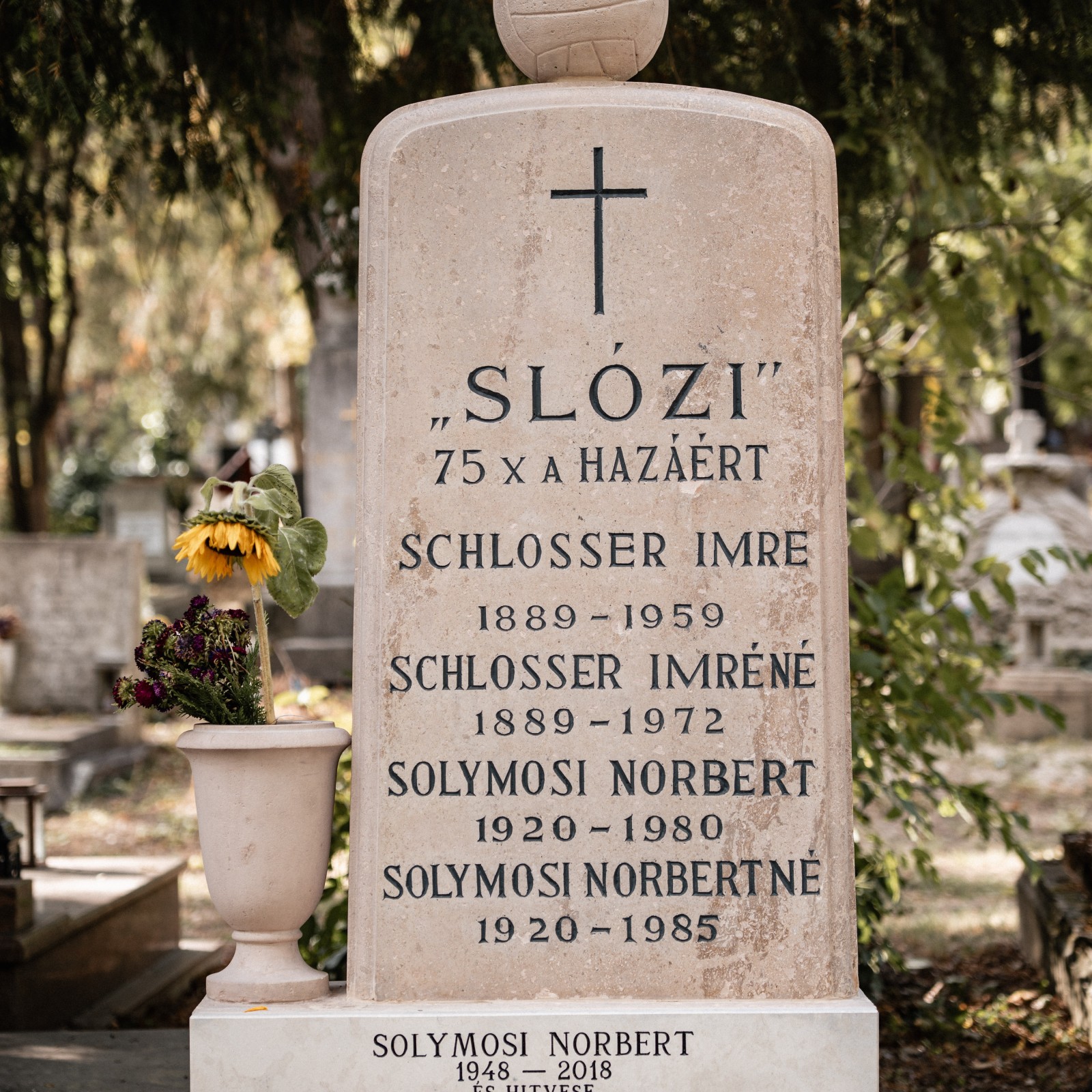 Európa is ismerte „Slózi” nevét – megújult Schlosser Imre síremléke