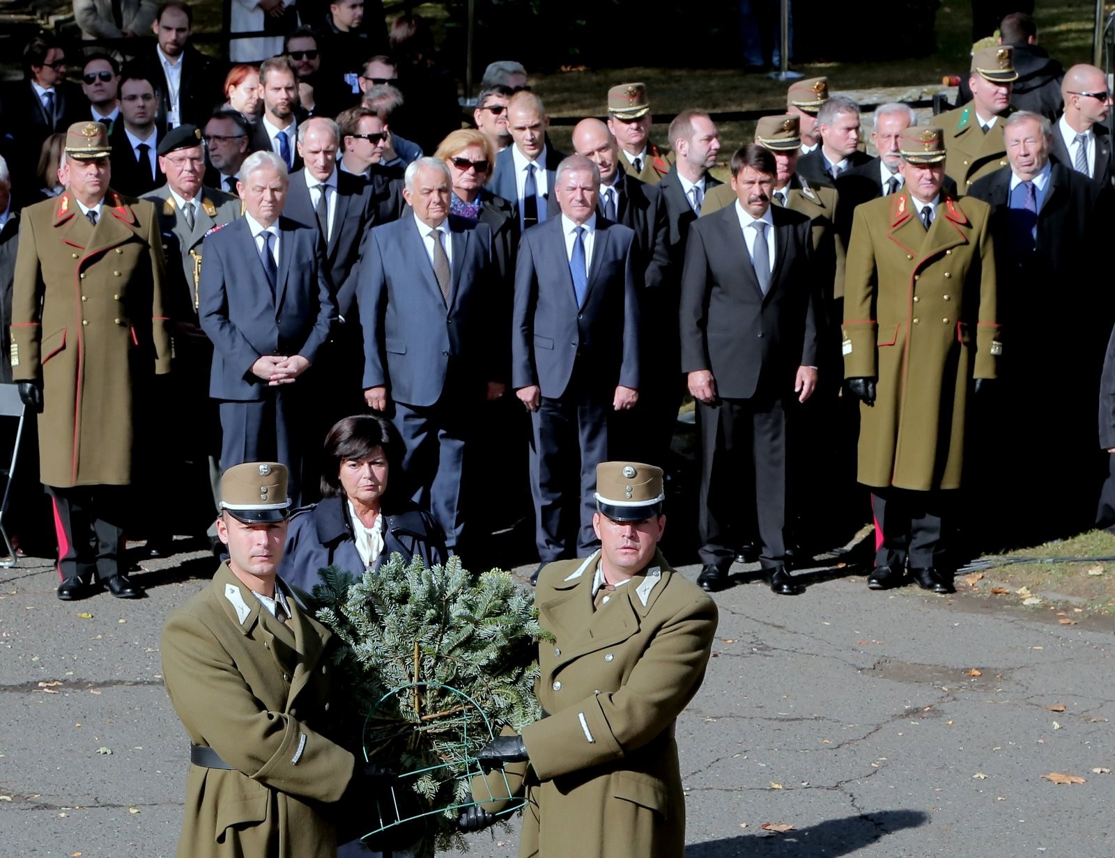 Áder János és Tarlós István mondott beszédet október 6-án a Fiumei úti sírkertben