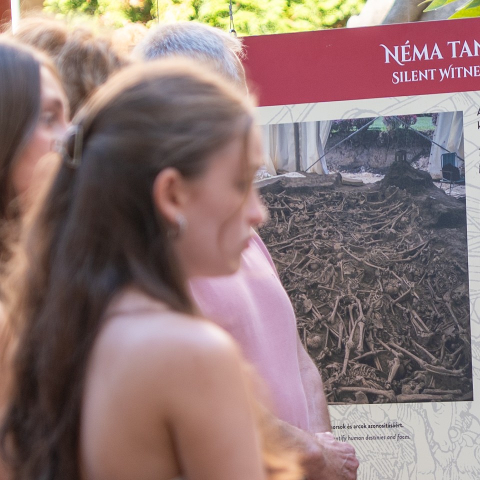 Rendhagyó tanévkezdés: ünnepélyes tanévnyitó és vándorkiállítás a Selye János Gimnáziumban