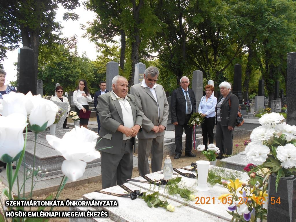 A hősökre emlékeztek országszerte a NÖRI felhívására