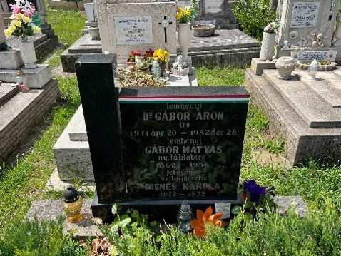 Dr. Gábor Áron